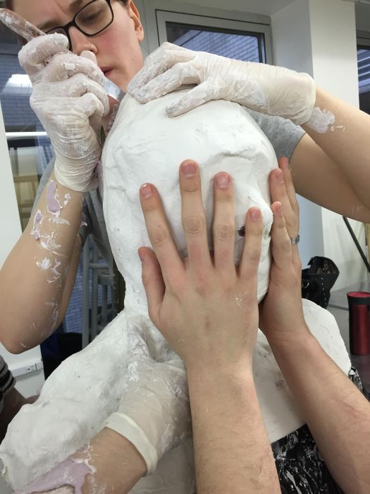 Процесс изготовления маски человека-кальмара (15 фото)