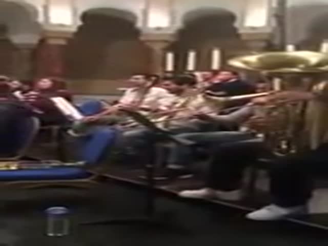 Трубачи во главе с тромбонистом развлекли оркестр