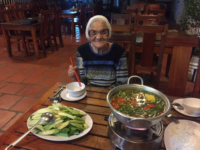89-летняя российская пенсионерка путешествует по Вьетнаму (16 фото)