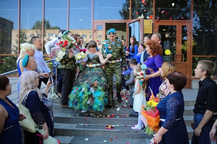 В Омске сыграли свадьбу в стиле ВДВ (5 фото)