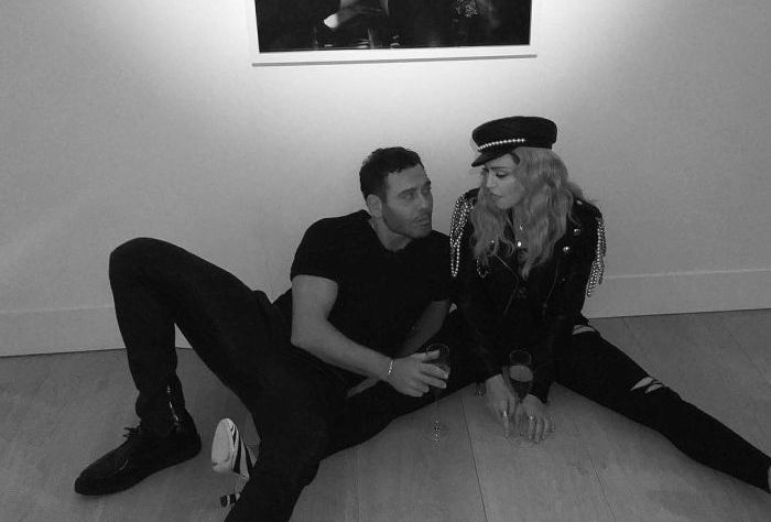 Пьяная Мадонна на фотовыставке в Лондоне (6 фото)
