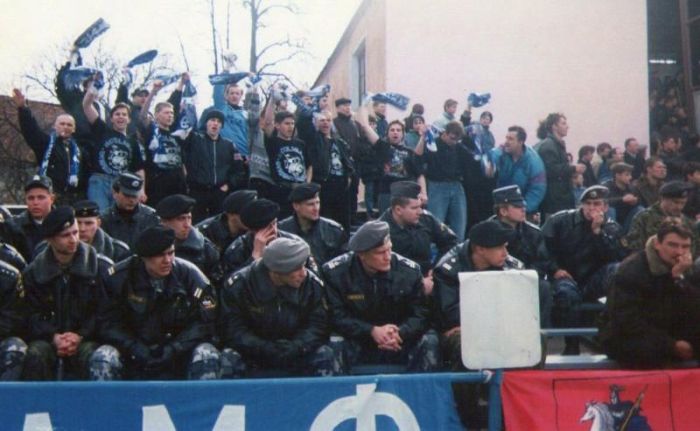 Российские футбольные фанаты 90-х (17 фото)