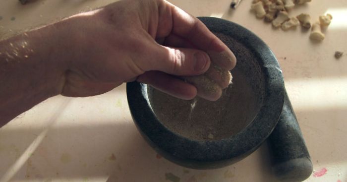 Посуда из праха близких людей (8 фото)