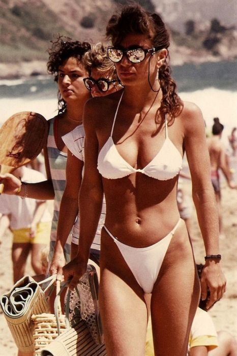 Девушки на чилийском пляже Ренака, 1980-е (48 фото)