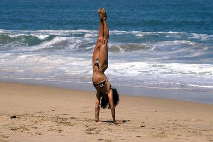Девушки на чилийском пляже Ренака, 1980-е (48 фото)