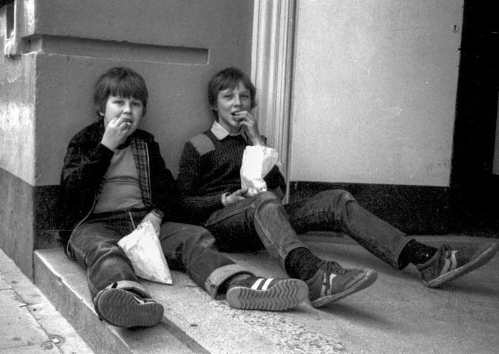 Британская молодежь 70-х - 80-х тогда и сейчас (16 фото)