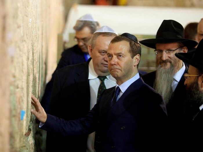 Дмитрий Медведев во время посещения Израиля (4 фото)