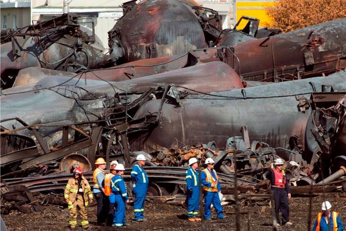 Трагедия в Лак-Мегантике - крупнейшая железнодорожная катастрофа Канады (46 фото)