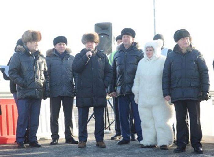 Депутат Тюменской гордумы надела костюм белого медведя на официальное мероприятие (2 фото)