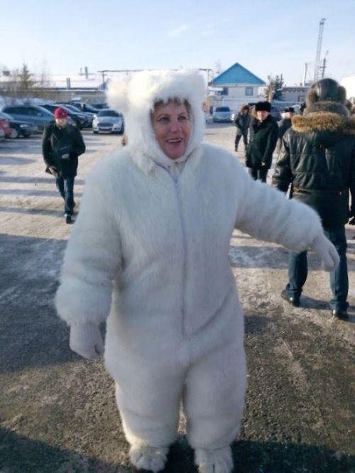Депутат Тюменской гордумы надела костюм белого медведя на официальное мероприятие (2 фото) Депутат Тюменской гордумы надела костюм белого медведя на официальное мероприятие (2 фото)