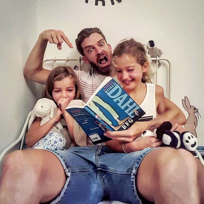 Отец 4-х дочерей покорил социальные сети своими правдивыми фото (22 фото)