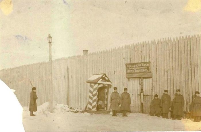 Каторжные тюрьмы Сахалина в дореволюционной России (20 фото)