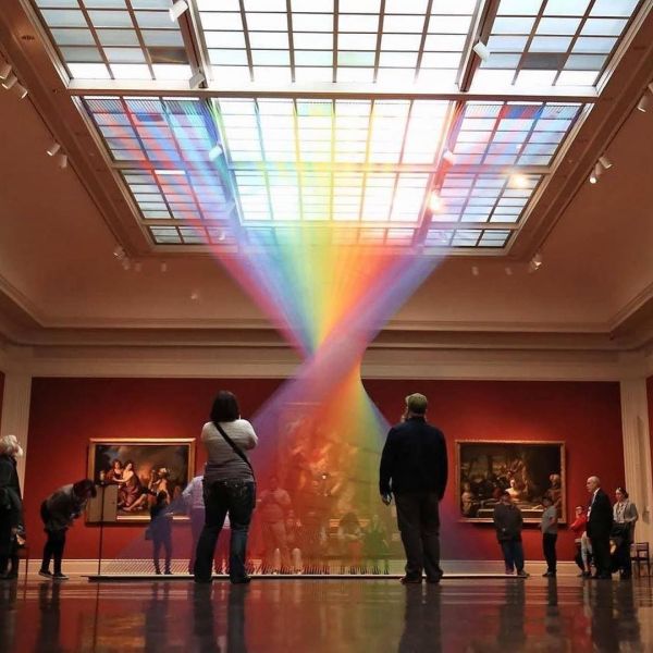 В американском музее появился арт-объект в виде радуги (8 фото)