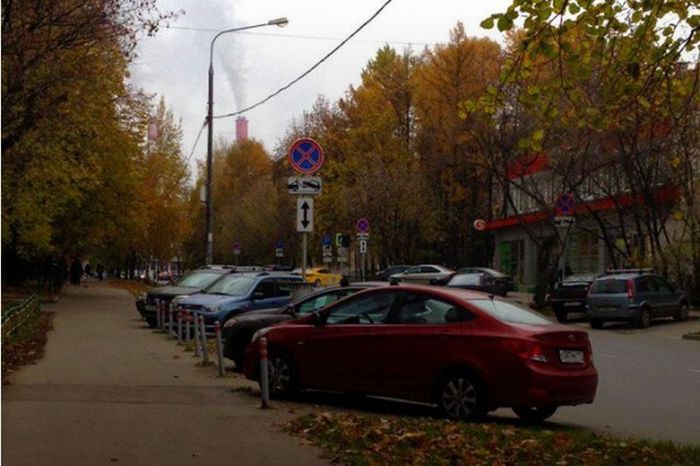 Москвичи протестуют против платной парковки во дворах (8 фото)