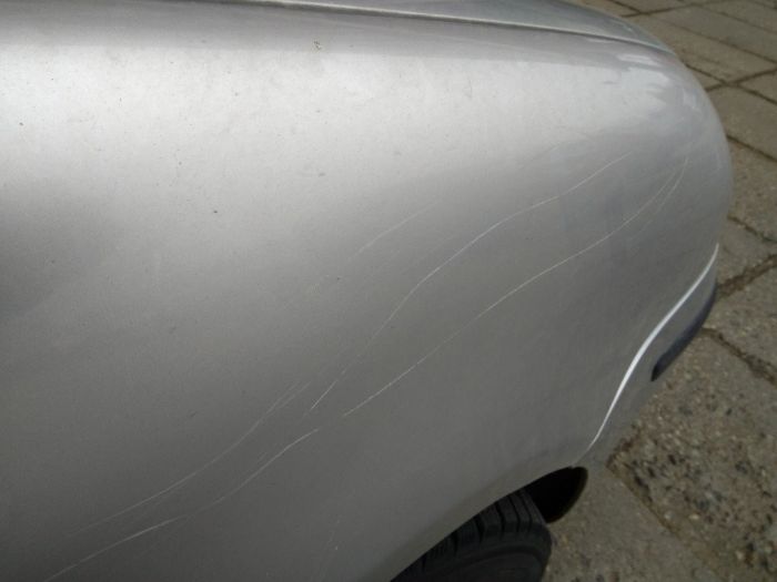 Минский автовладелец месяц спал в машине, чтобы поймать того, кто ее царапает (3 фото + видео)