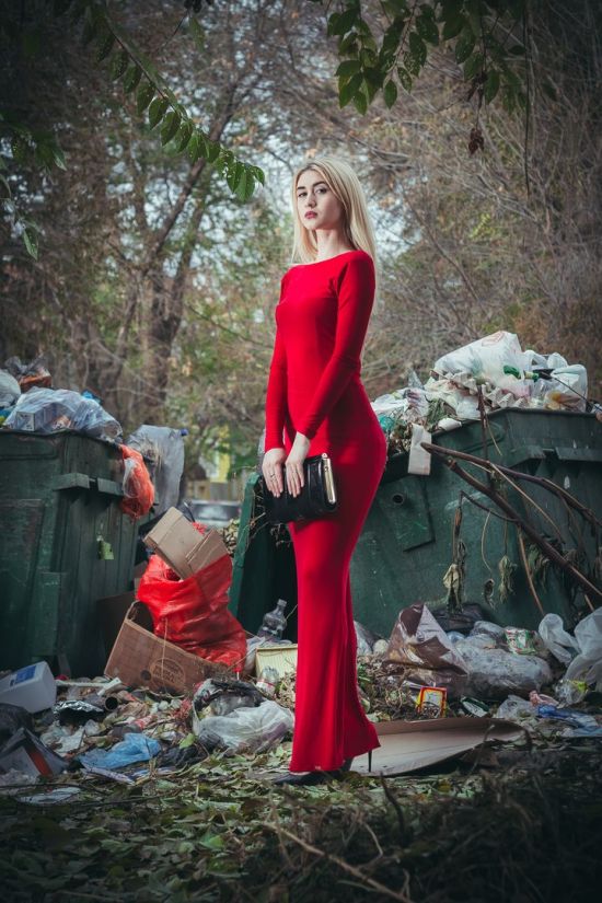 Жители Астрахани устроили флешмоб против мусора на улицах (5 фото)