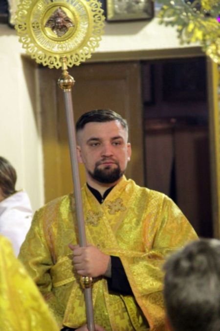 В Гатчине Рэпер Баста отслужил Божественную литургию (3 фото)