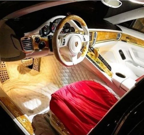 Сыновья Рамзана Кадырова подарили своему тренеру роскошный Porsche Panamerа (2 фото)