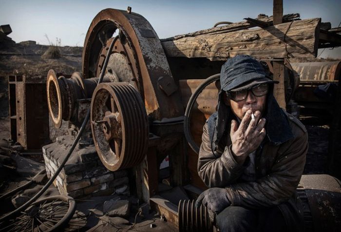 Нелегальные сталелитейные заводы Китая (22 фото)