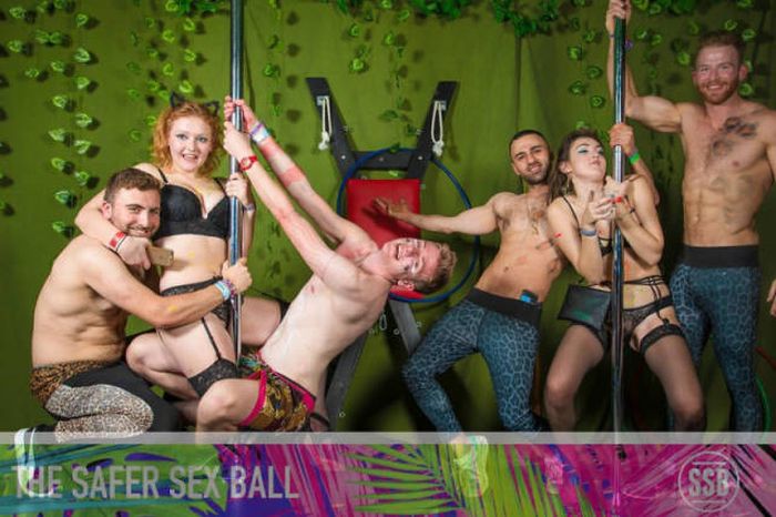 Необычная благотворительная вечеринка Safer Sex Ball (40 фото)