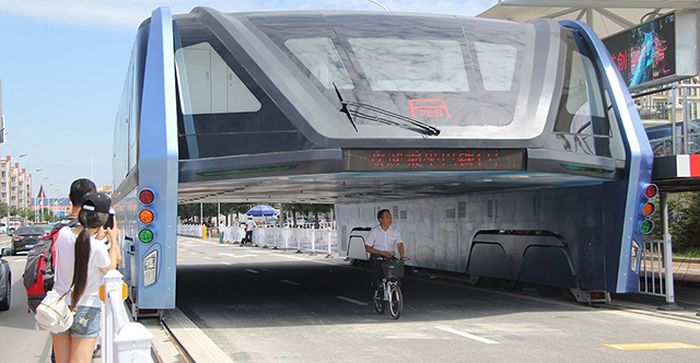 Прототип «автобуса будущего» TEB бросили на окраине Шанхая (3 фото)