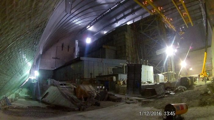 Под новым саркофагом Чернобыльской АЭС (9 фото)