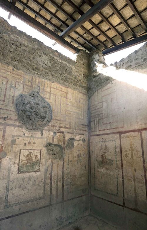 Эротические фрески на стенах борделя в Помпеи (7 фото)