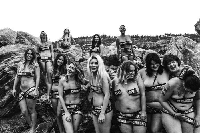 30 женщин снялись в полуобнаженной фотосессии, протестуя против цензуры в Facebook (13 фото)