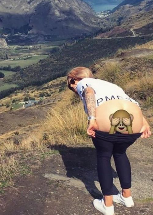 Жительница Новой Зеландии выставила на продажу место под татуировку на своем теле (3 фото)
