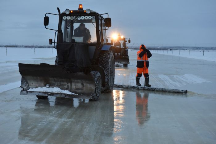 Как создают ледяную переправу между городами Салехард и Лабытнанги (14 фото)