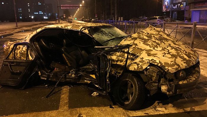 В Санкт-Петербурге сын миллиардера Евгения Пригожина разбил внедорожник Mercedes Gelandewagen (6 фото)