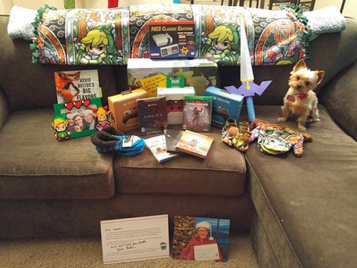 Билл Гейтс осыпал незнакомую девушку рождественскими подарками (13 фото)