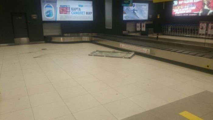 В Казани бывший полицейский протаранил аэропорт (7 фото + 2 видео)