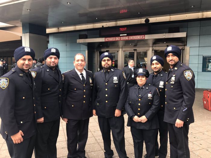Полицейским Нью-Йорка разрешили носить тюрбан и бороду (5 фото)