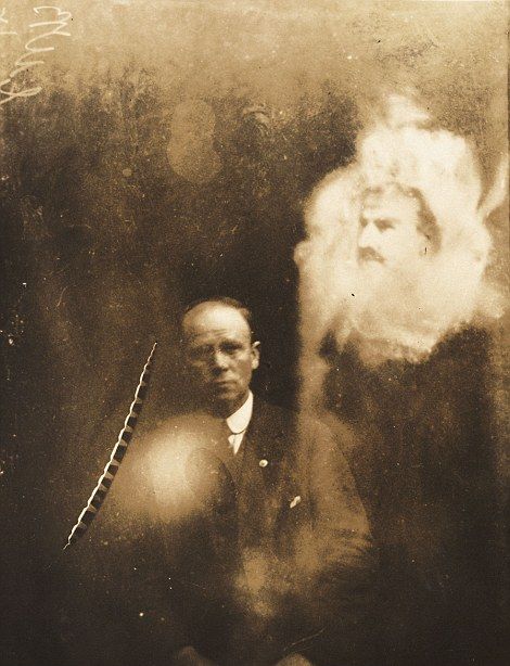 Фото «призраков» британского фотографа-спиритуалиста Уильяма Хоупа (22 фото)