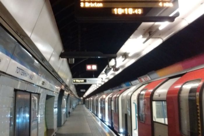 Забастовка сотрудников лондонского метро привела к транспортному коллапсу (11 фото)
