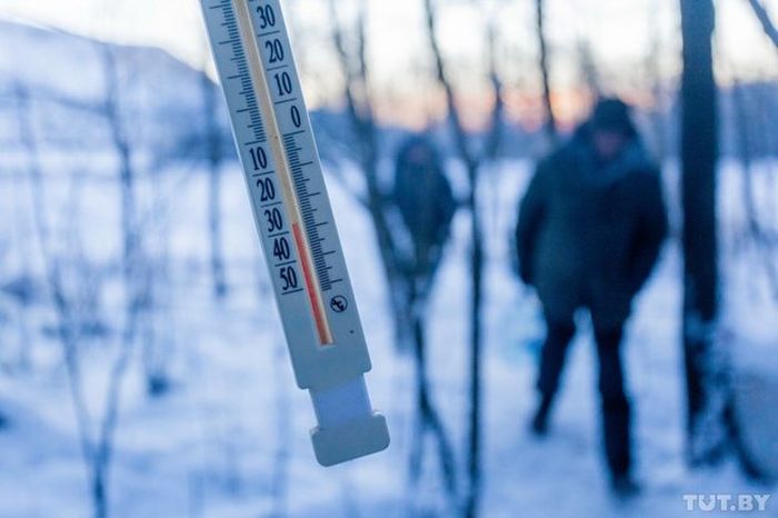 Как живут бомжи на городских свалках в зимнее время года (36 фото)