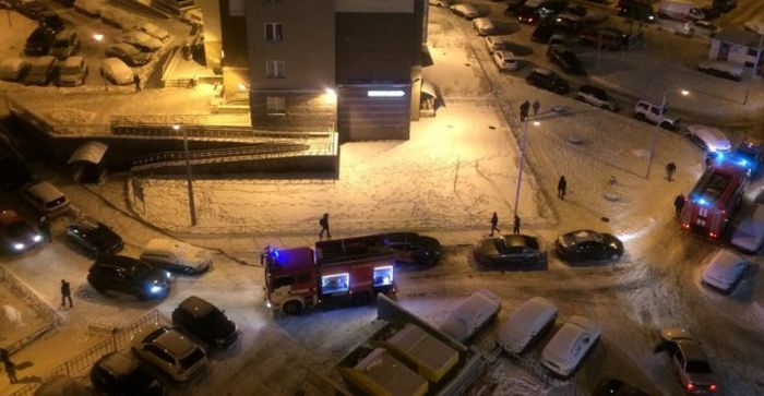 В Санкт-Петербурге девушка за рулем Lexus не пропустила пожарных и скорую (6 фото)