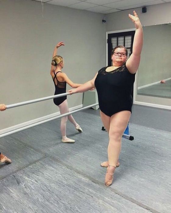 Пользователи сети поддержали 15-летнюю балерину с лишним весом (12 фото + видео)