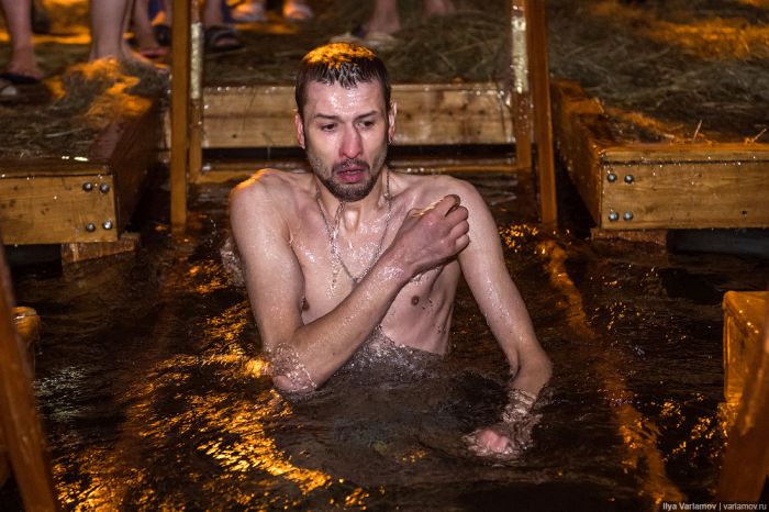 Крещенские купания в Москве на Дворцовом пруду (28 фото)