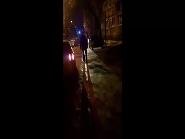 В Красноярске таксист не пропускал скорую помощь