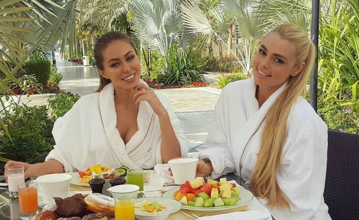 Пятизвёздочный отель Дубая запретил российским моделям интимные селфи в номерах (9 фото)