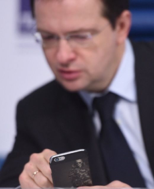 Телефон министра культуры России Владимира Мединского (2 фото)