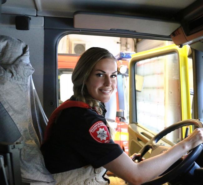 Гунн Нартен - самая привлекательная женщина-пожарный (12 фото)