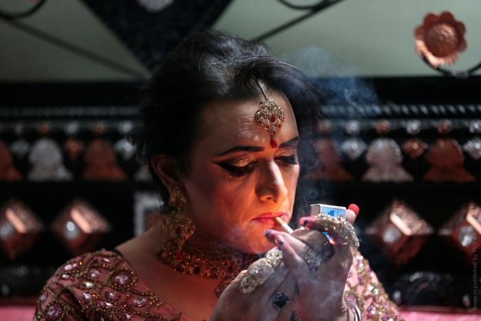 Закрытая вечеринка трансгендеров в Пакистане (10 фото)