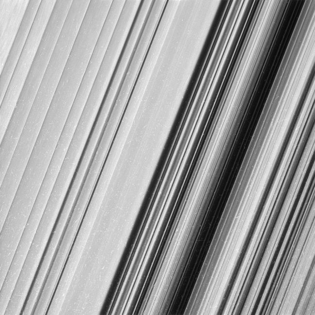 Кольца Сатурна в максимальном разрешении (4 фото)