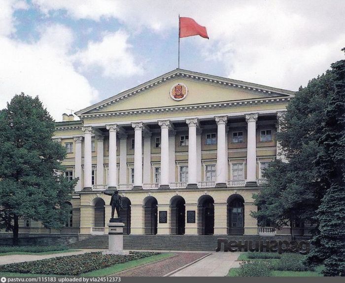 площадь ленинграда в 1990 году