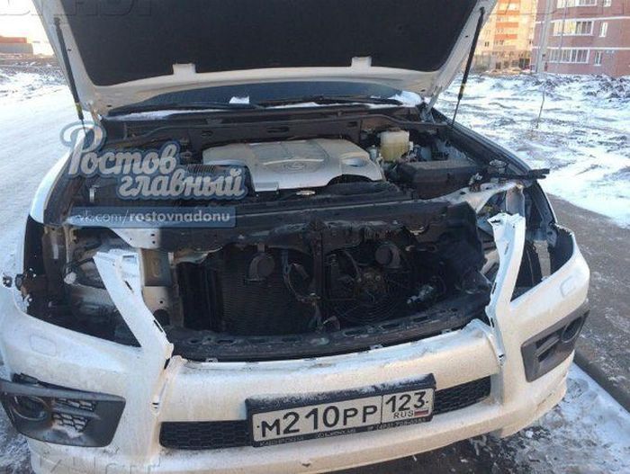 В Ростове-на-Дону автоворы разобрали внедорожник Lexus (7 фото)