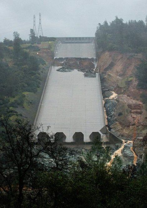 Самая большая плотина США, в Калифорнии разрушается (12 фото)