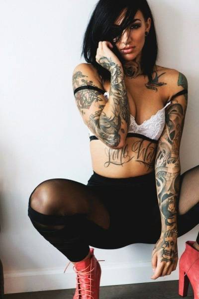 Девушки в татуировках (60 фото)
